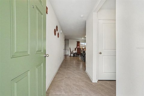 House in Plant City, Florida 4 bedrooms, 226.22 sq.m. № 2287871 - photo 4