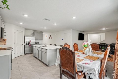 House in Plant City, Florida 4 bedrooms, 226.22 sq.m. № 2287871 - photo 9