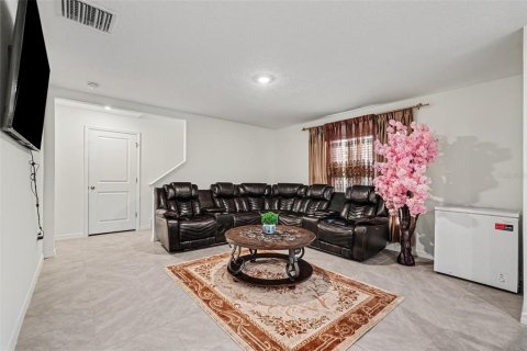 House in Plant City, Florida 4 bedrooms, 226.22 sq.m. № 2287871 - photo 5