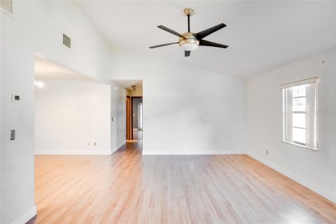 Duplex in Orlando, Florida 2 bedrooms, 123.37 sq.m. № 1876767 - photo 3