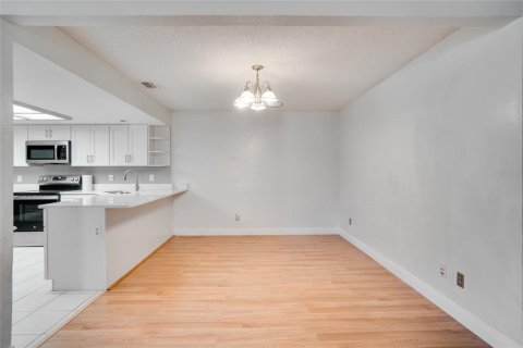 Duplex in Orlando, Florida 2 bedrooms, 123.37 sq.m. № 1876767 - photo 5