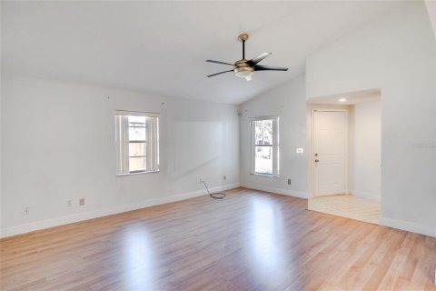 Duplex in Orlando, Florida 2 bedrooms, 123.37 sq.m. № 1876767 - photo 4