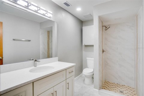 Duplex in Orlando, Florida 2 bedrooms, 123.37 sq.m. № 1876767 - photo 12