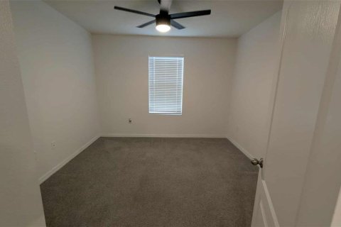 House in Sorrento, Florida 4 bedrooms, 173.45 sq.m. № 1899428 - photo 12