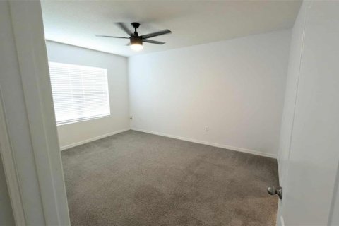 House in Sorrento, Florida 4 bedrooms, 173.45 sq.m. № 1899428 - photo 6