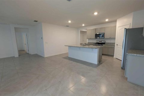 House in Sorrento, Florida 4 bedrooms, 173.45 sq.m. № 1899428 - photo 9