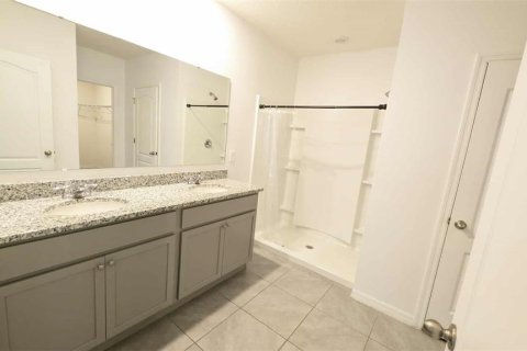 House in Sorrento, Florida 4 bedrooms, 173.45 sq.m. № 1899428 - photo 5
