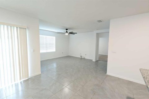 Casa en alquiler en Sorrento, Florida, 4 dormitorios, 173.45 m2 № 1899428 - foto 8