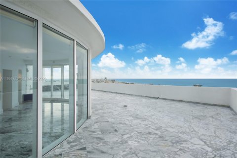 Condominio en venta en Miami Beach, Florida, 3 dormitorios, 264.77 m2 № 2006266 - foto 21
