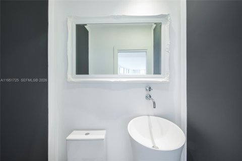 Condominio en venta en Miami Beach, Florida, 3 dormitorios, 264.77 m2 № 2006266 - foto 14
