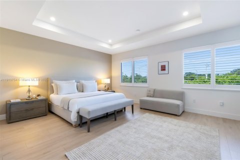 Casa en venta en Miami, Florida, 5 dormitorios, 342.44 m2 № 1969196 - foto 30