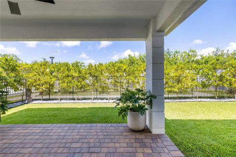 Casa en venta en Miami, Florida, 5 dormitorios, 342.44 m2 № 1969196 - foto 28