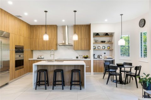 Casa en venta en Miami, Florida, 5 dormitorios, 342.44 m2 № 1969196 - foto 17