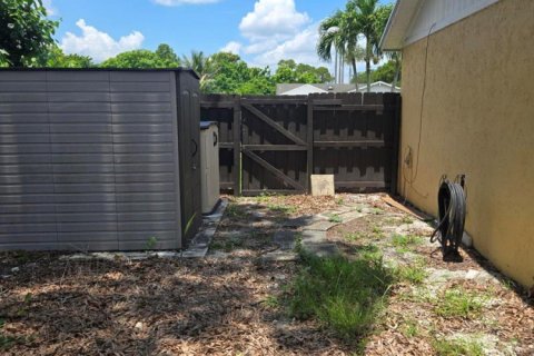 Villa ou maison à vendre à Royal Palm Beach, Floride: 3 chambres, 114.46 m2 № 2088159 - photo 17
