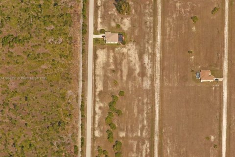 Commercial property in Cape Coral, Florida № 2089223 - photo 6