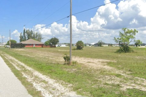 Commercial property in Cape Coral, Florida № 2089223 - photo 4