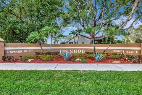 House in Davie, Florida 3 bedrooms, 162.76 sq.m. № 1830866 - photo 3