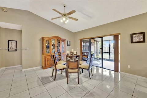 House in Davie, Florida 3 bedrooms, 162.76 sq.m. № 1830866 - photo 8