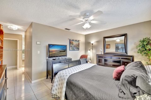 House in Davie, Florida 3 bedrooms, 162.76 sq.m. № 1830866 - photo 21