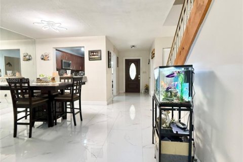 Adosado en venta en Doral, Florida, 3 dormitorios, 173.73 m2 № 1993750 - foto 1