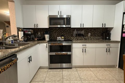 Adosado en venta en Doral, Florida, 3 dormitorios, 173.73 m2 № 1993750 - foto 9