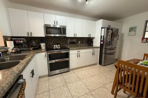 Adosado en venta en Doral, Florida, 3 dormitorios, 173.73 m2 № 1993750 - foto 10