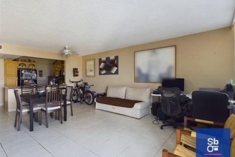 Condominio en venta en North Miami, Florida, 1 dormitorio, 78.6 m2 № 2031116 - foto 5