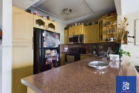 Condominio en venta en North Miami, Florida, 1 dormitorio, 78.6 m2 № 2031116 - foto 3