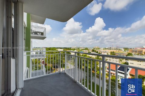 Condominio en venta en North Miami, Florida, 1 dormitorio, 78.6 m2 № 2031116 - foto 6