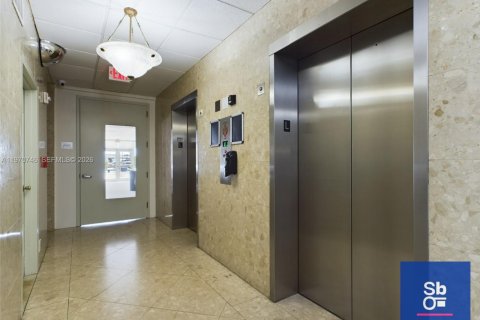 Condominio en venta en North Miami, Florida, 1 dormitorio, 78.6 m2 № 2031116 - foto 20