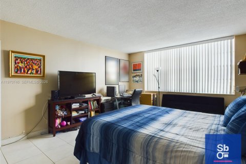 Condominio en venta en North Miami, Florida, 1 dormitorio, 78.6 m2 № 2031116 - foto 8