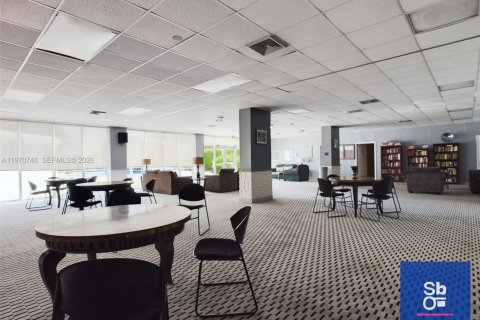 Condominio en venta en North Miami, Florida, 1 dormitorio, 78.6 m2 № 2031116 - foto 13