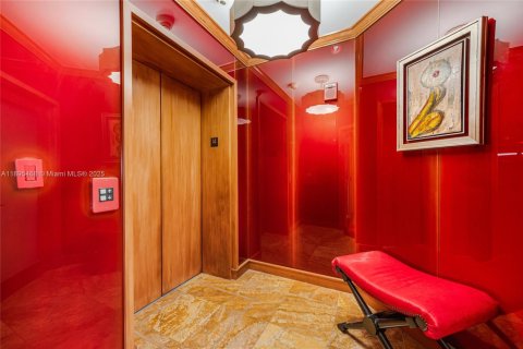 Condominio en venta en Miami Beach, Florida, 3 dormitorios, 261.98 m2 № 1948280 - foto 2