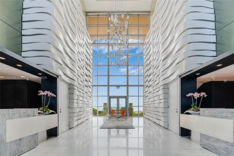 Купить кондоминиум в Майами-Бич, Флорида 3 спальни, 261.98м2, № 1948280 - фото 1