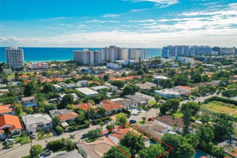 Villa ou maison à louer à Surfside, Floride: 3 chambres, 147.16 m2 № 1968237 - photo 17