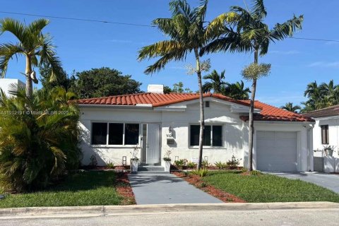 Villa ou maison à Surfside, Floride 3 chambres, 147.16 m2 № 1968237