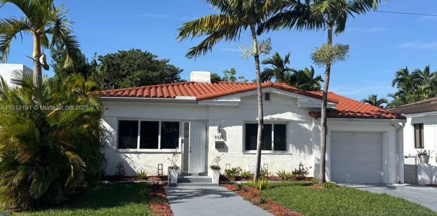 Villa ou maison à Surfside, Floride 3 chambres, 147.16 m2 № 1968237
