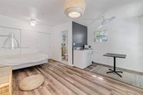 Villa ou maison à louer à Surfside, Floride: 3 chambres, 147.16 m2 № 1968237 - photo 14