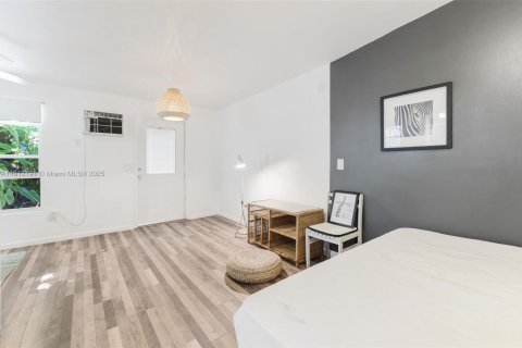 Villa ou maison à louer à Surfside, Floride: 3 chambres, 147.16 m2 № 1968237 - photo 13