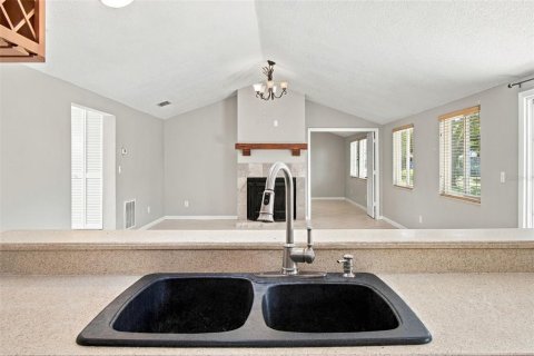 House in Palm Harbor, Florida 4 bedrooms, 163.69 sq.m. № 2393498 - photo 18