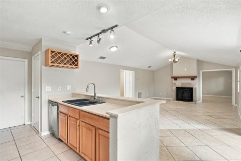 House in Palm Harbor, Florida 4 bedrooms, 163.69 sq.m. № 2393498 - photo 15