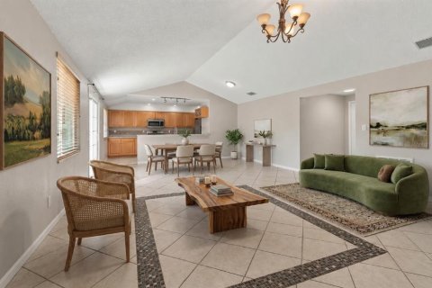 House in Palm Harbor, Florida 4 bedrooms, 163.69 sq.m. № 2393498 - photo 5