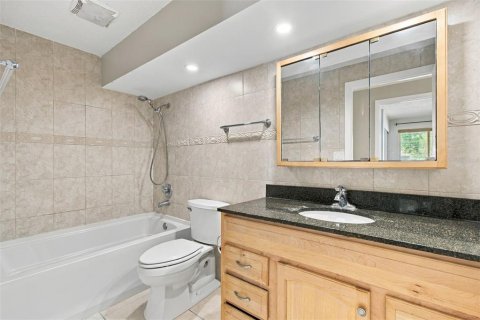 House in Palm Harbor, Florida 4 bedrooms, 163.69 sq.m. № 2393498 - photo 25