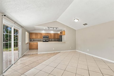 House in Palm Harbor, Florida 4 bedrooms, 163.69 sq.m. № 2393498 - photo 11