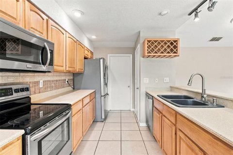 House in Palm Harbor, Florida 4 bedrooms, 163.69 sq.m. № 2393498 - photo 16