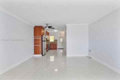 Снять в аренду кондоминиум в Майами-Бич, Флорида 37.16м2, № 1947352 - фото 10