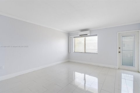 Снять в аренду кондоминиум в Майами-Бич, Флорида 37.16м2, № 1947352 - фото 6