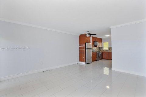 Снять в аренду кондоминиум в Майами-Бич, Флорида 37.16м2, № 1947352 - фото 8