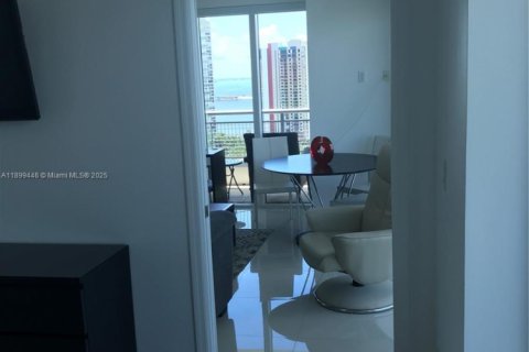 Condominio en alquiler en Miami, Florida, 1 dormitorio, 54.35 m2 № 1951234 - foto 9