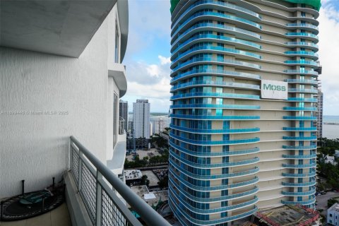 Condominio en alquiler en Miami, Florida, 1 dormitorio, 54.35 m2 № 1951234 - foto 16